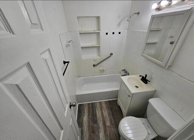 Photo - 1600 NW 93rd St