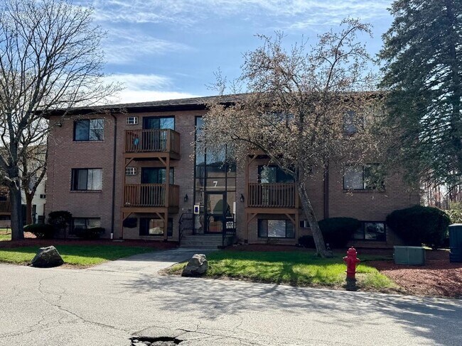 Building Photo - 7 Lancelot Court Unit 8