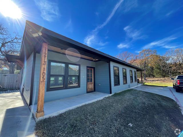 Building Photo - 1213 Oak Dr Rental