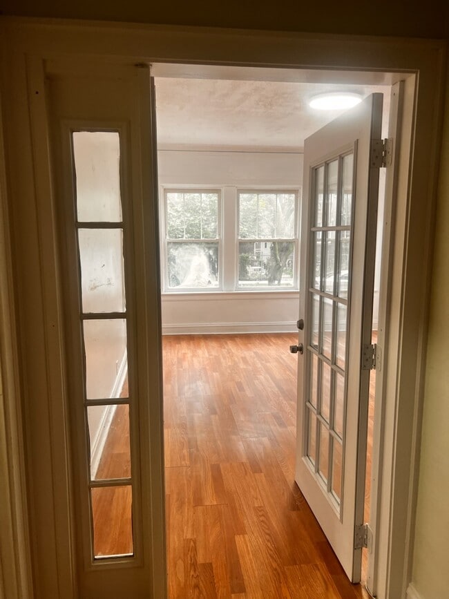 Building Photo - 6113 S Sacramento Ave Unit 1stFloor