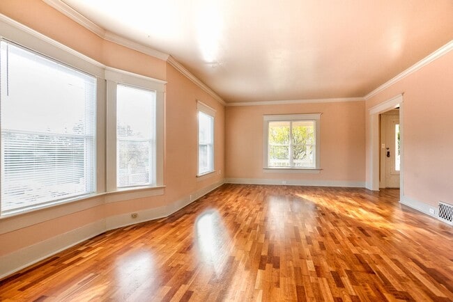 Photo - 1424 N Northgate Way Unit 1424 N Northgate Way