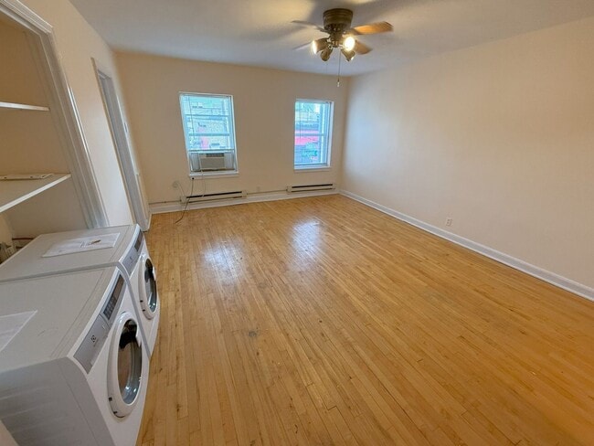 1227 Regent St Unit Front