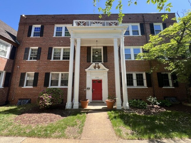 Building Photo - 2114 Suitland Terrace SE