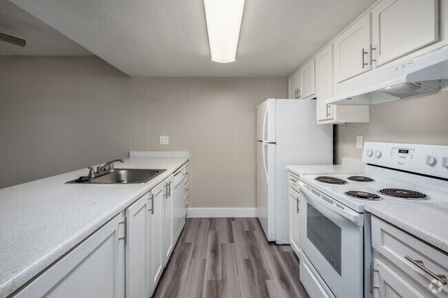 2BR, 1BA - 750SF - Kitchen