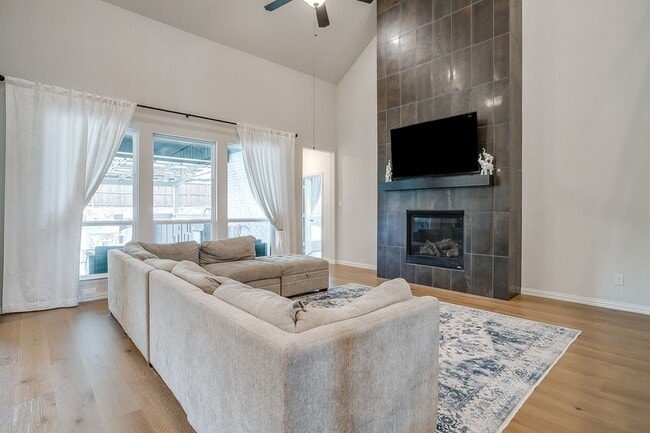 Photo - 550 Peppercress Ln