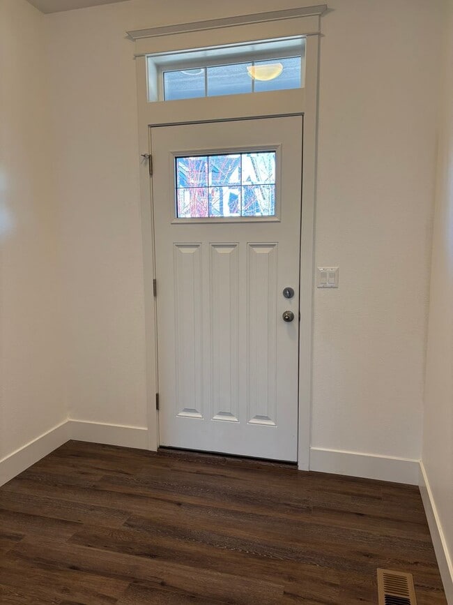 Photo - 2 Story Home in the Desirable Columbia Est...