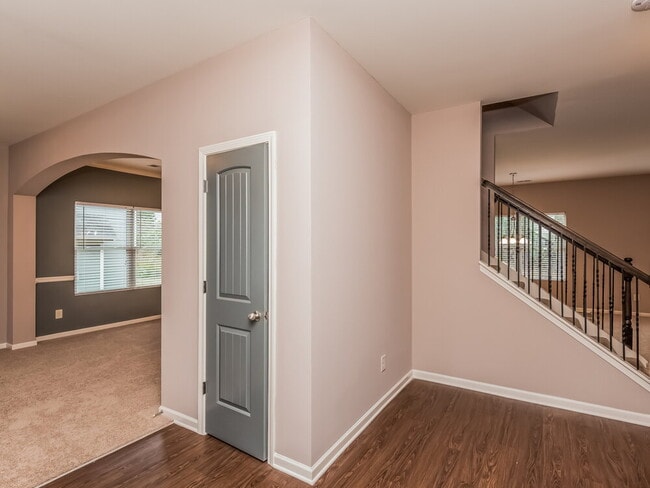 Photo - 929 Walking Stick Trail NE