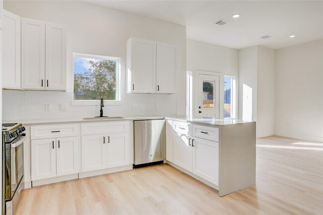 Building Photo - 10518 Ashville Dr