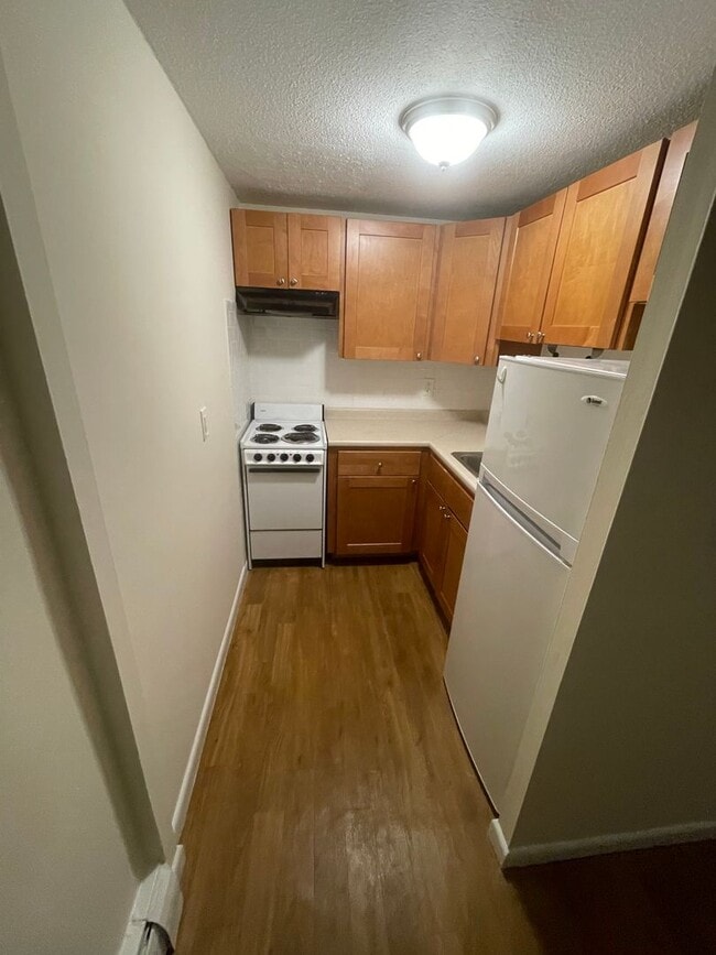 Photo - Large studio with heat and water included!