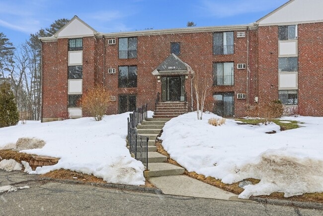 Building Photo - 386 Great Rd Unit B15