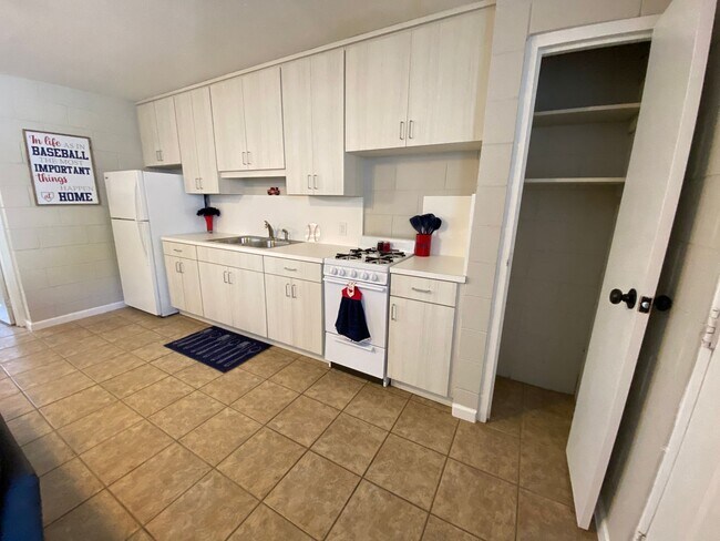Photo - PENSACOLA ARMS: One Bedroom Apartments in ...