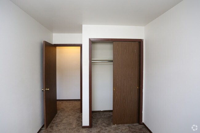 Second bedroom - Fon Du lac Terrace Apts