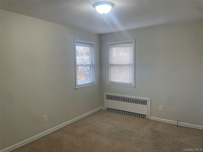 Photo - 147-38 Grand Central Pkwy