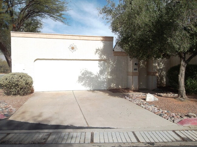 Building Photo - Private House