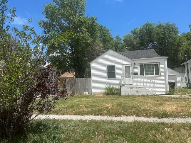 Two Bedroom, One and Half Bathroom Home! F... - Two Bedroom, One and Half Bathroom Home! F...