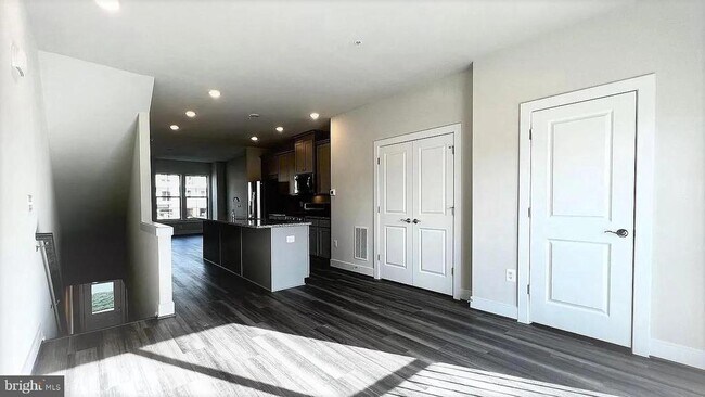 Photo - 1207 Vermeer Ave