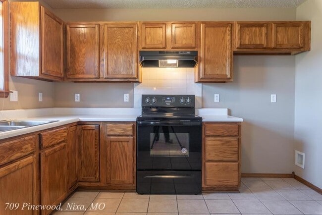 Photo - Great 3 BR 2 BA home close to Matthews Elementary and Nixa High School