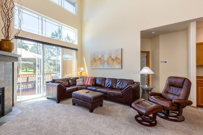 Photo - 951 Golden Pheasant Dr Unidad ID1330988P