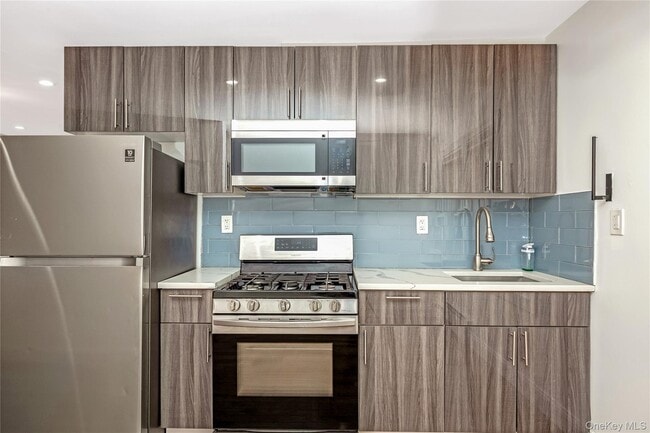 Photo - 89-33 Moline St