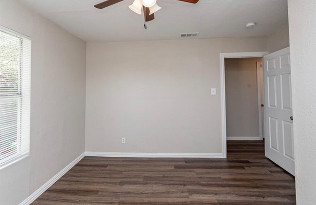 Photo - 5633 Curzon Ave