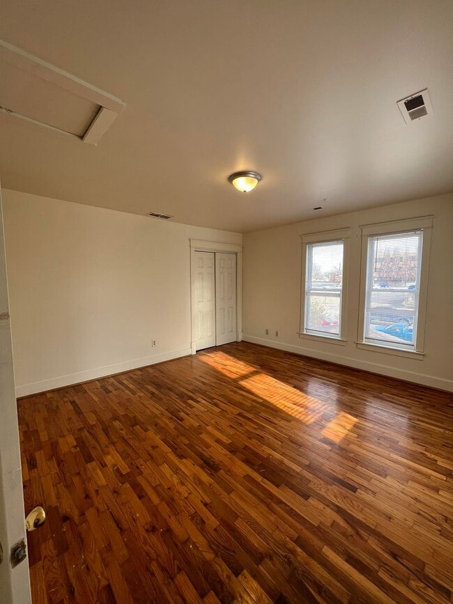 Building Photo - Duplex at 411/413 SW Tyler St Unit 411 SW Tyler St Rental