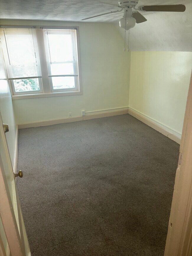 Bedroom - 835 Humboldt Pky Unit Apt. 3B