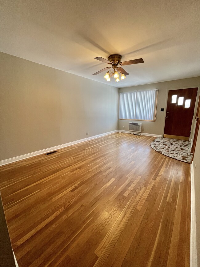 Photo - 6046 S Melvina Ave