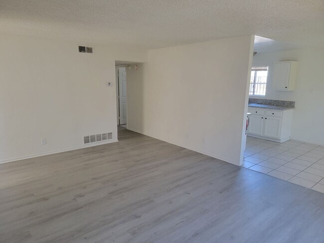Photo - 2042 E 19th St Unidad B