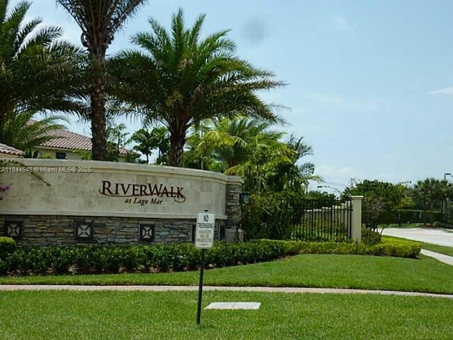 Photo - 130 Riverwalk Cir E