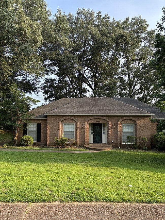 Photo - 8375 Rembrook Dr House