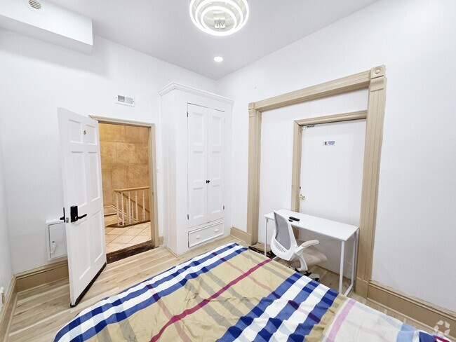 Building Photo - 70 Weirfield St Rental