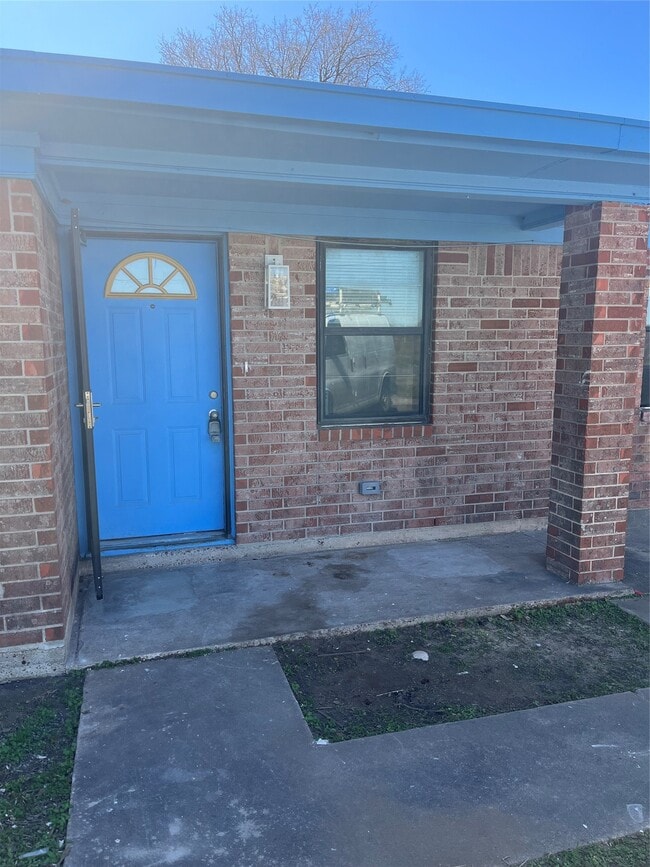 Building Photo - 402 Thompson Dr