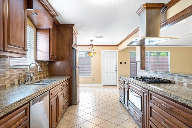 Photo - 7811 Fall Glen Dr