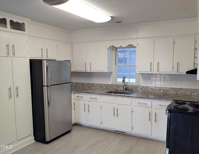 Photo - 15 N Fisher St Unidad B