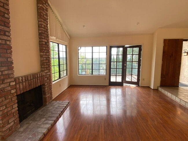 Beautiful Views, Spacious 4 bed 3.5 bath h... - Beautiful Views, Spacious 4 bed 3.5 bath h... House