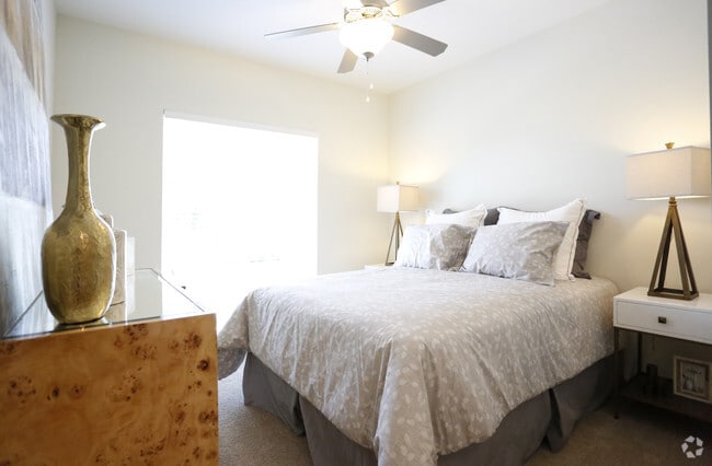 3BR/3BA -1300SF