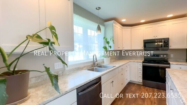 Building Photo - 15 E Cote St Rental