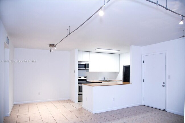Photo - 771 NE 199th St