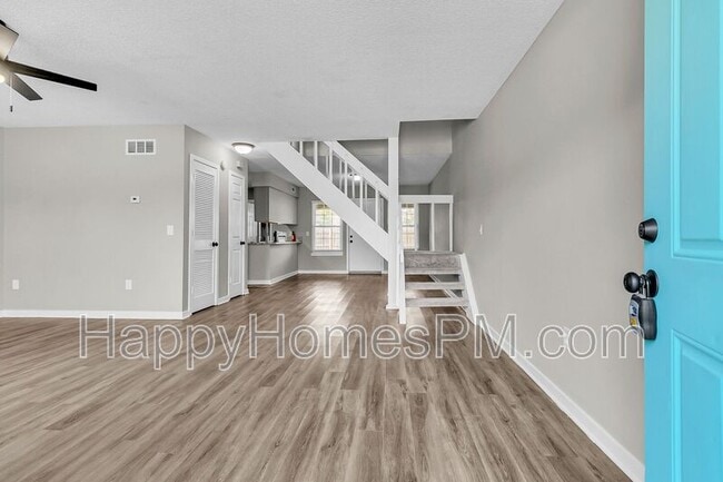 Photo - 5737 Dewsbury Ln