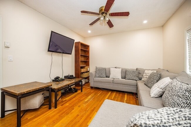 Photo - 286 Ferry St Unidad 286