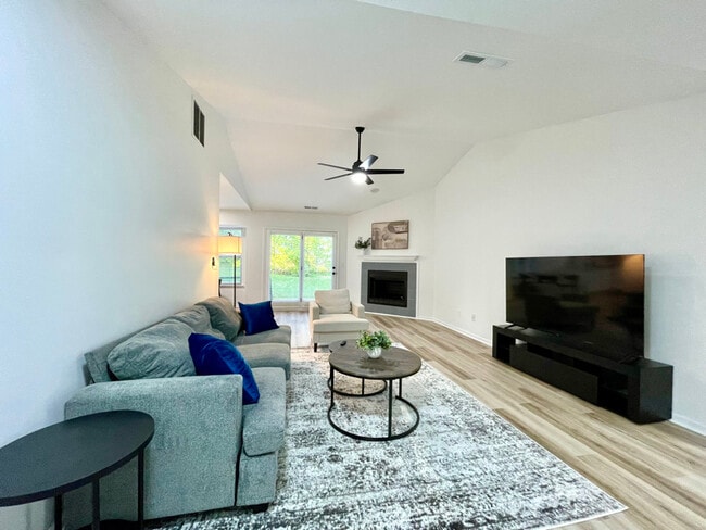 Photo - 3210 Oak Lawn Dr House