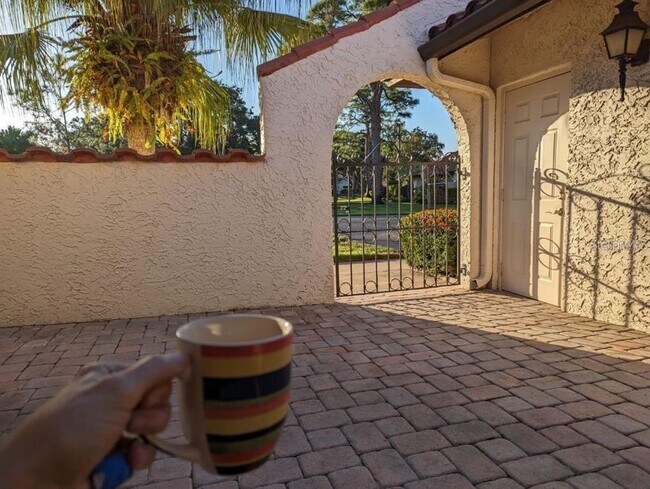 5581 Golf Pointe Dr