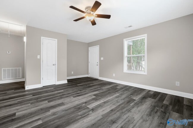 Photo - 218 Ward Ave NE