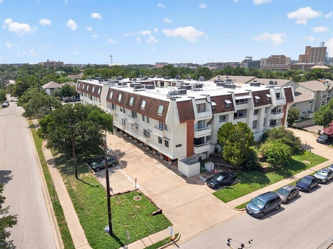 Building Photo - 3115 Helms St Unit 314