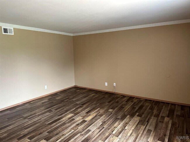 Photo - 101 W 5th St