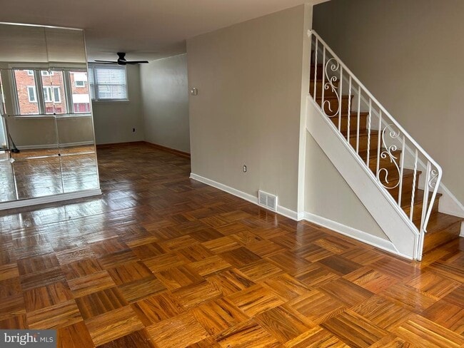 Photo - 1538 Curtin St