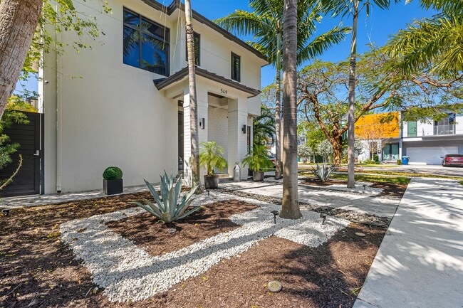 Photo - 549 NE 10th Ave
