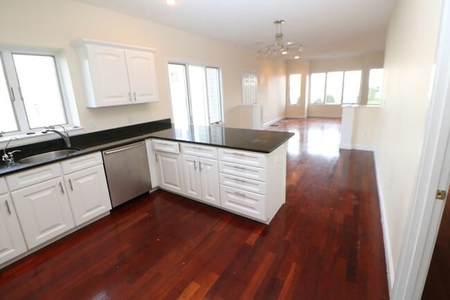 Photo - 143 Grovers Ave