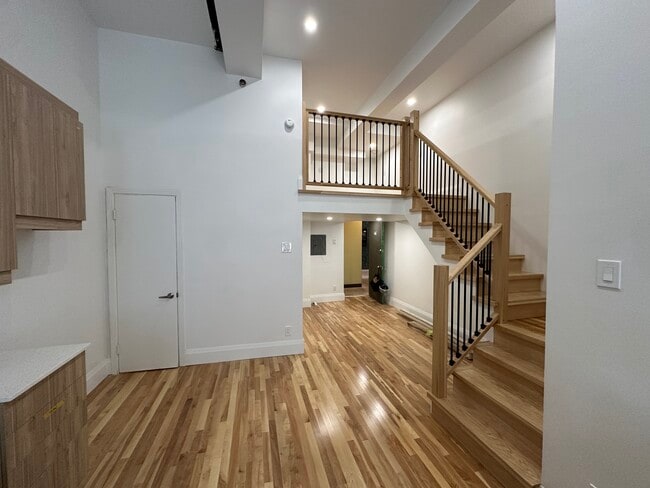 Building Photo - 120 rue Rachel