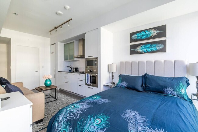 Photo - 19 Grand Trunk Crescent Unit ID1037040P